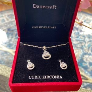 🆕Silver cubic zirconia necklace and earring set. Brand new in box; great gift!